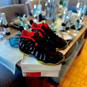 Yeezy foamposite. 10.5